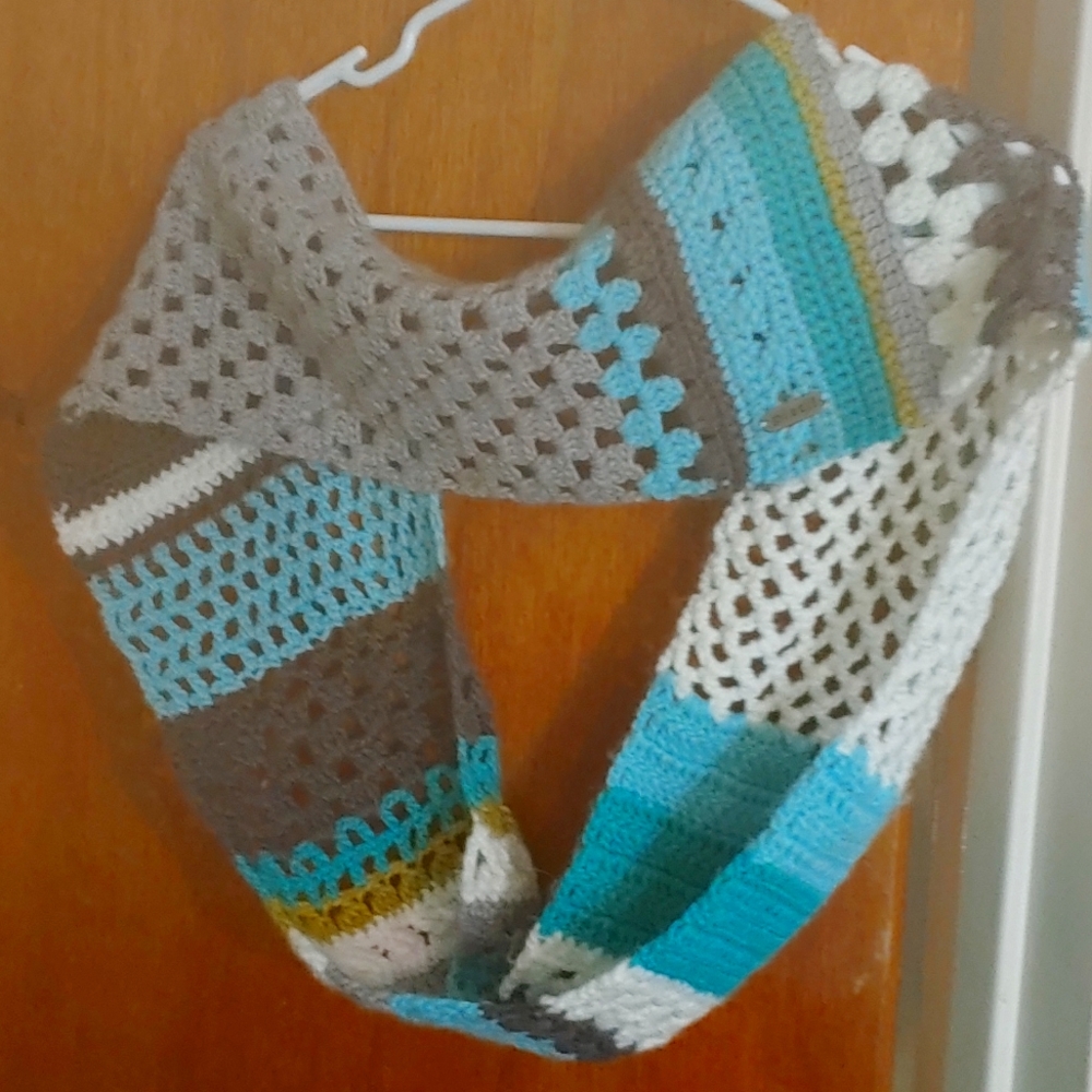 Pistil infinity scarf